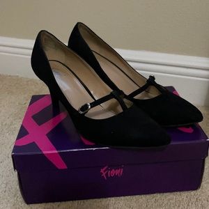 Black heels with thin top buckle